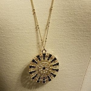 Banana republic round pendant necklace